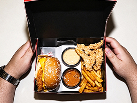 Customized Red Square Flap Chicken BoxCustomized Flip-top Chicken Box With Dipping Sauce
