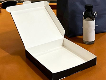 Customized Embossed Flip-top Sushi Box